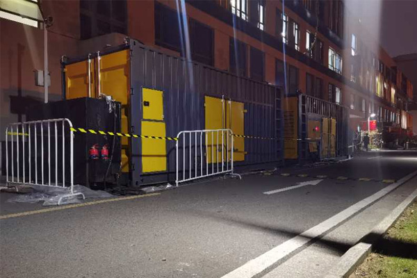 长沙柴油发电机组的输出电压是如何调节的？