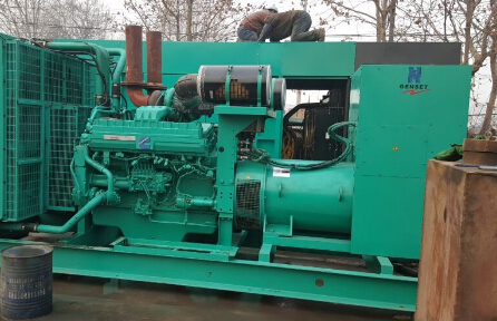 长沙发电机组如何判断水冷式机油散热器内部是否需要清洗？